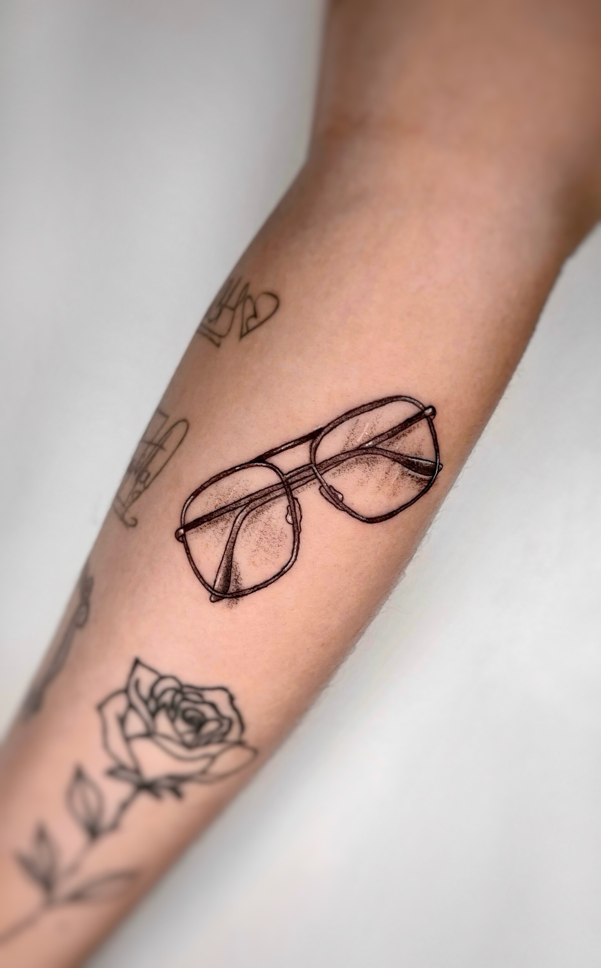 Tatuaje · Línea fina + sombras