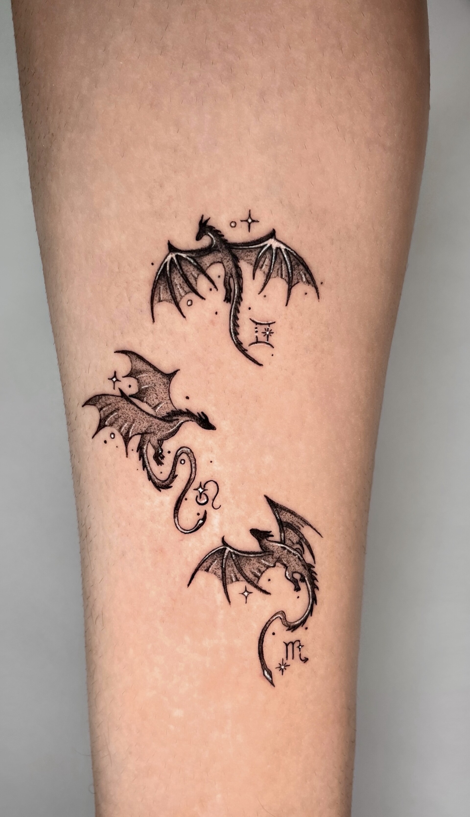 Tatuaje · Línea fina + sombras