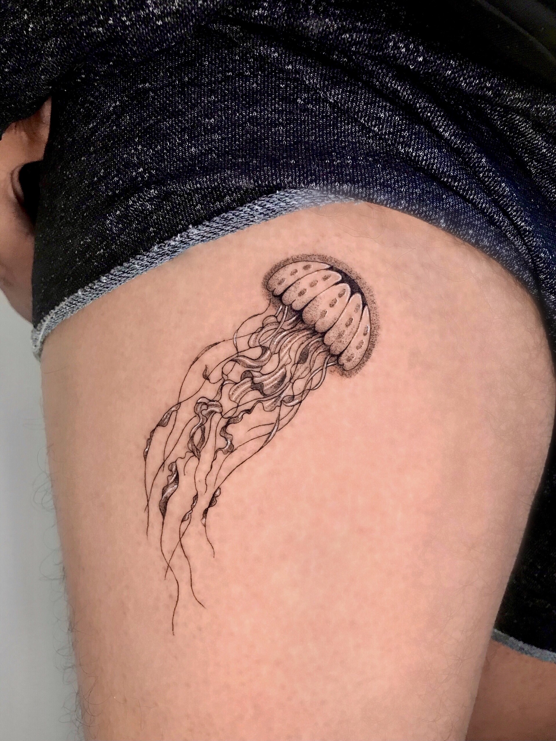 Tatuaje · Línea fina + sombras
