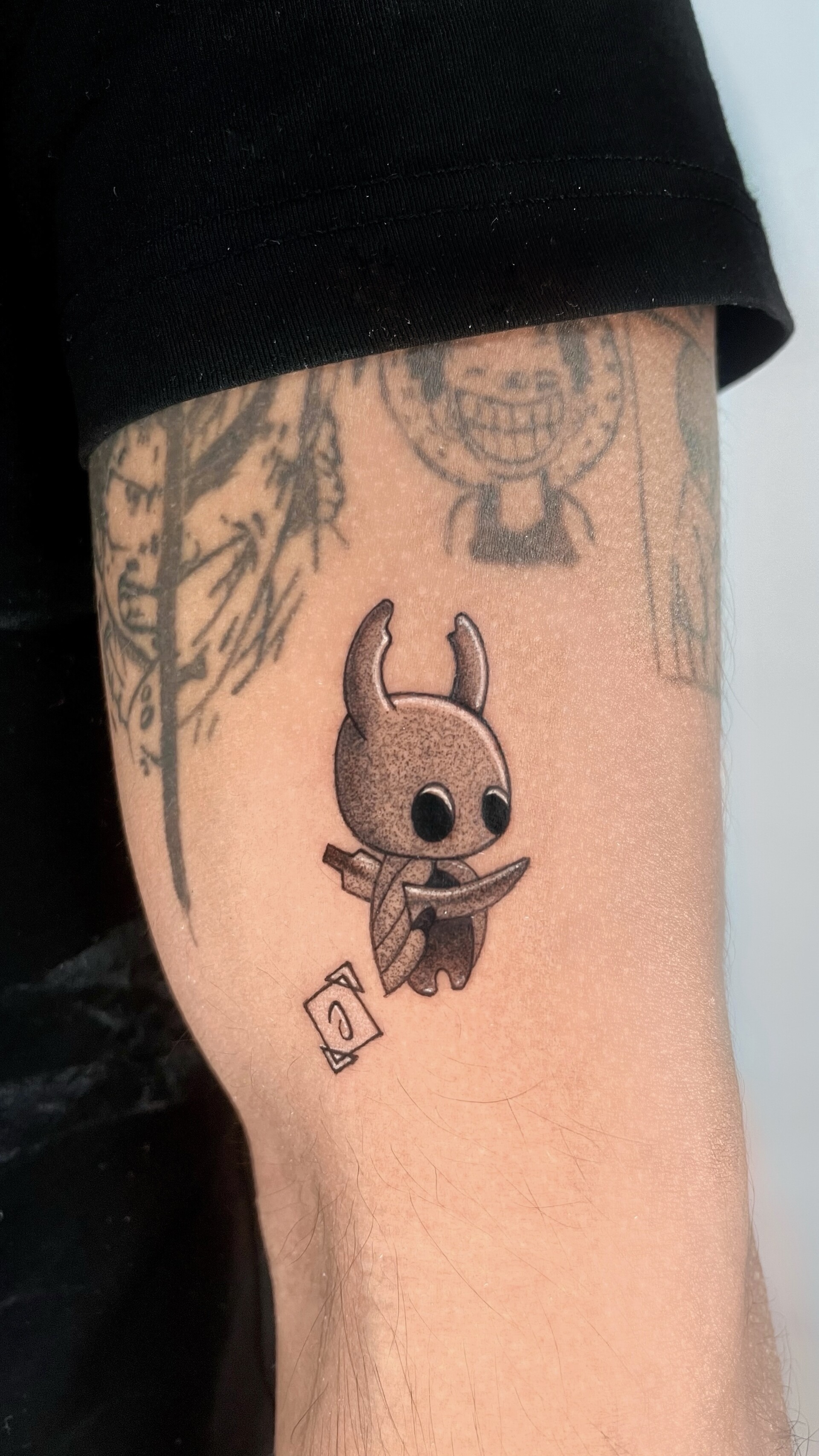 Tatuaje · Línea fina + sombras