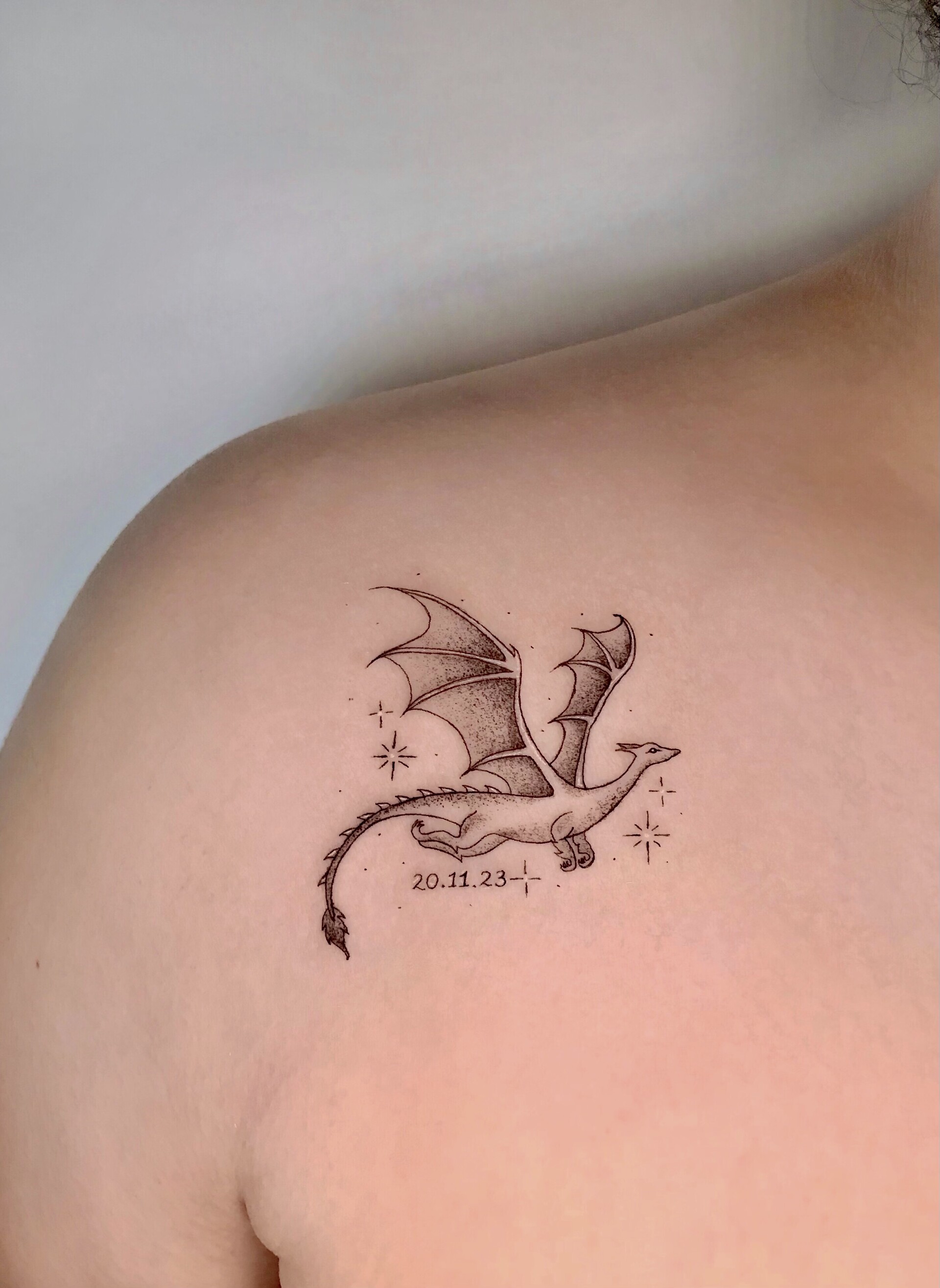 Tatuaje · Línea fina + sombras