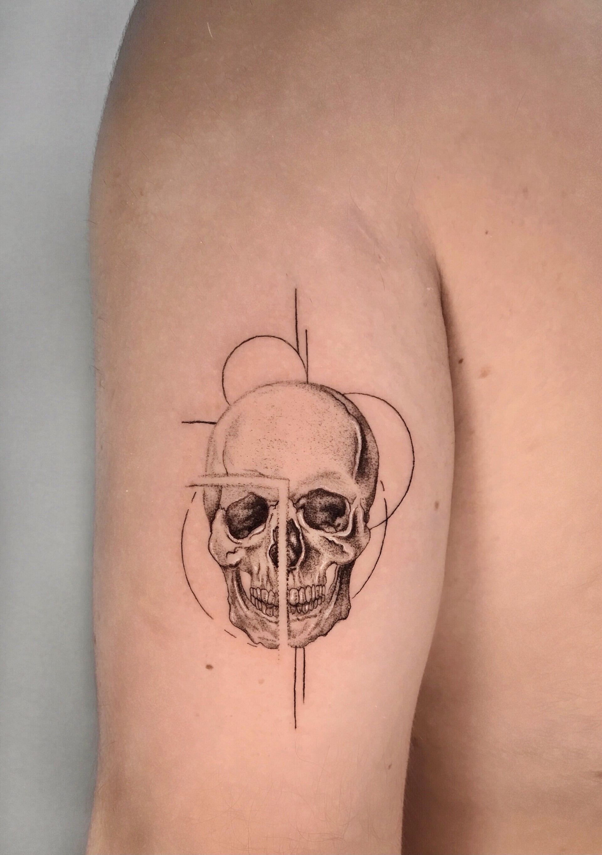 Tatuaje · Línea fina + sombras