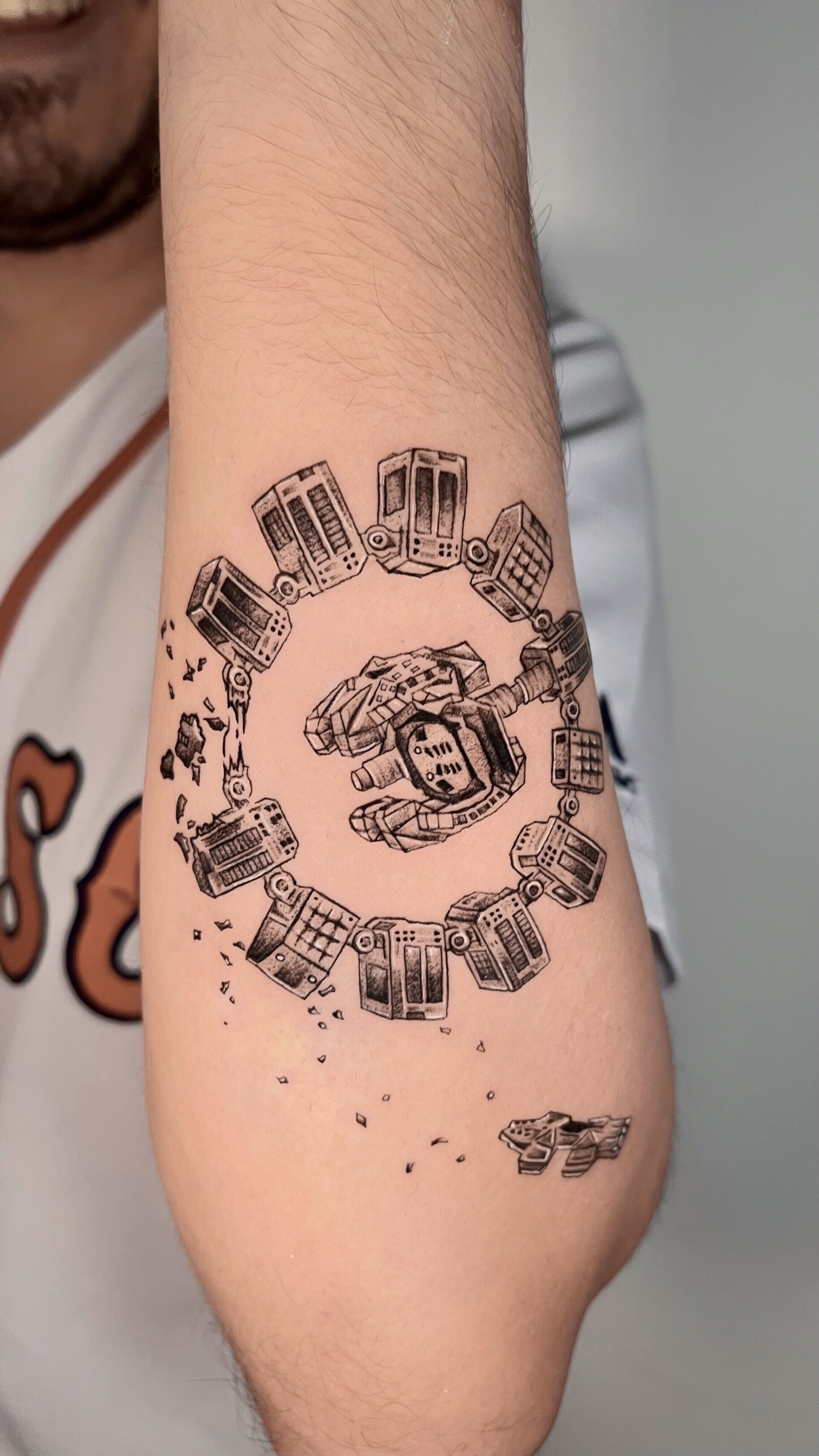 Tatuaje · Línea fina + sombras