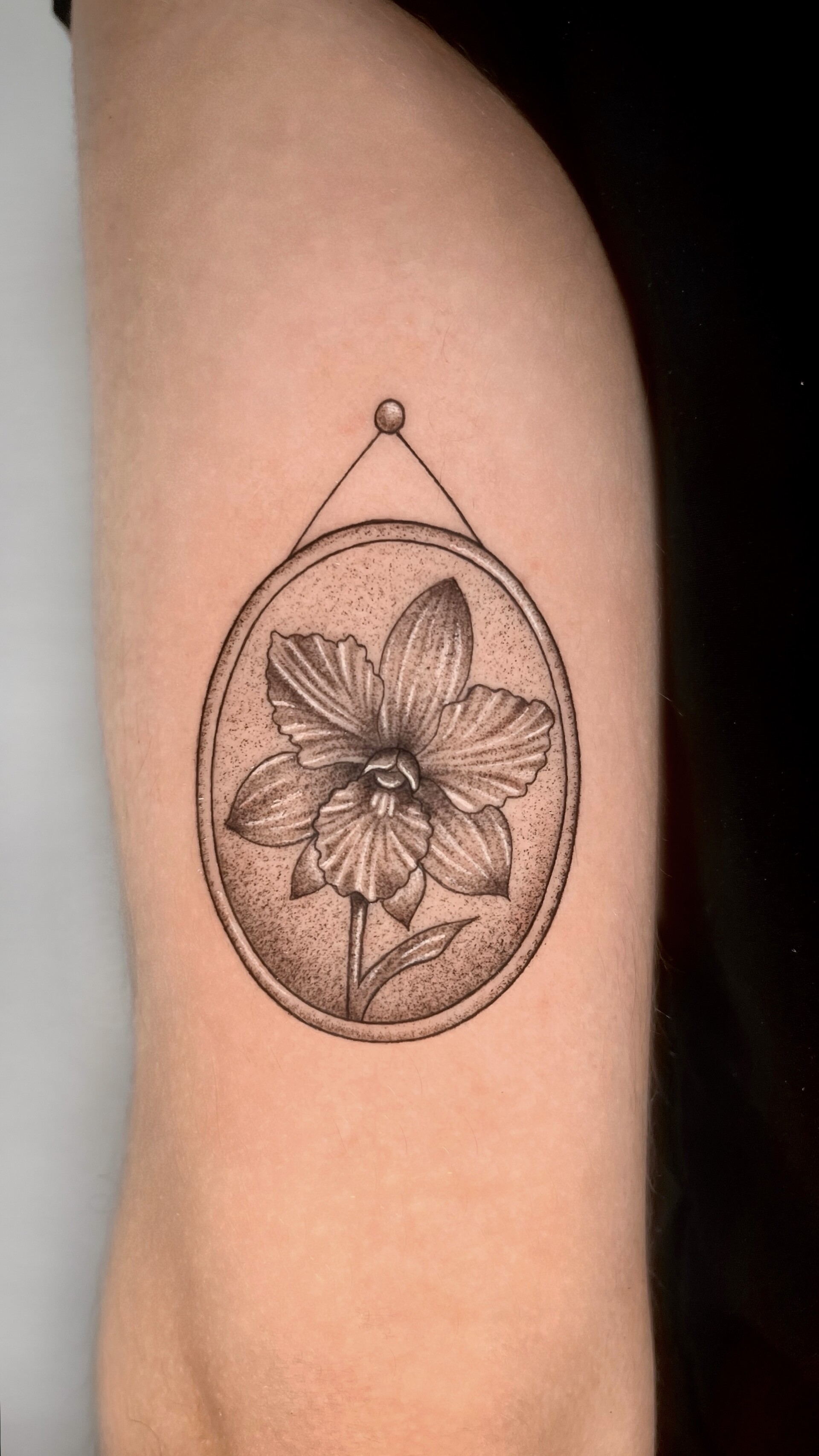 Tatuaje · Línea fina + sombras