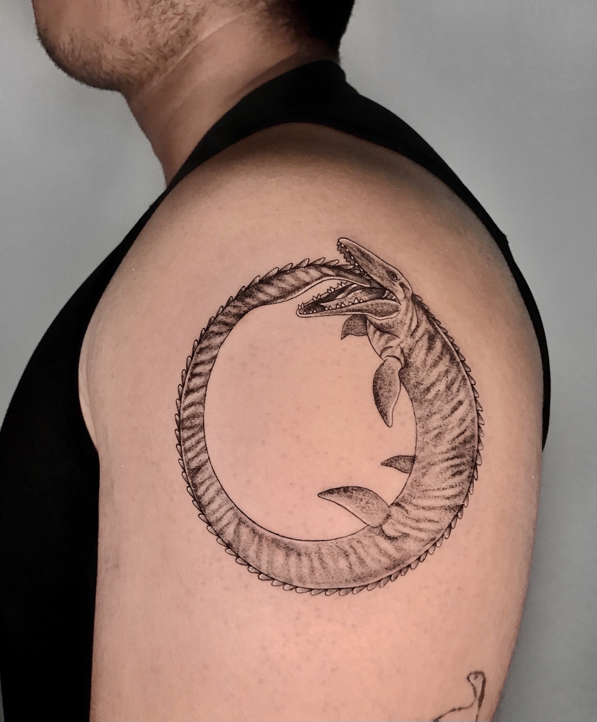 Tatuaje · Línea fina + sombras