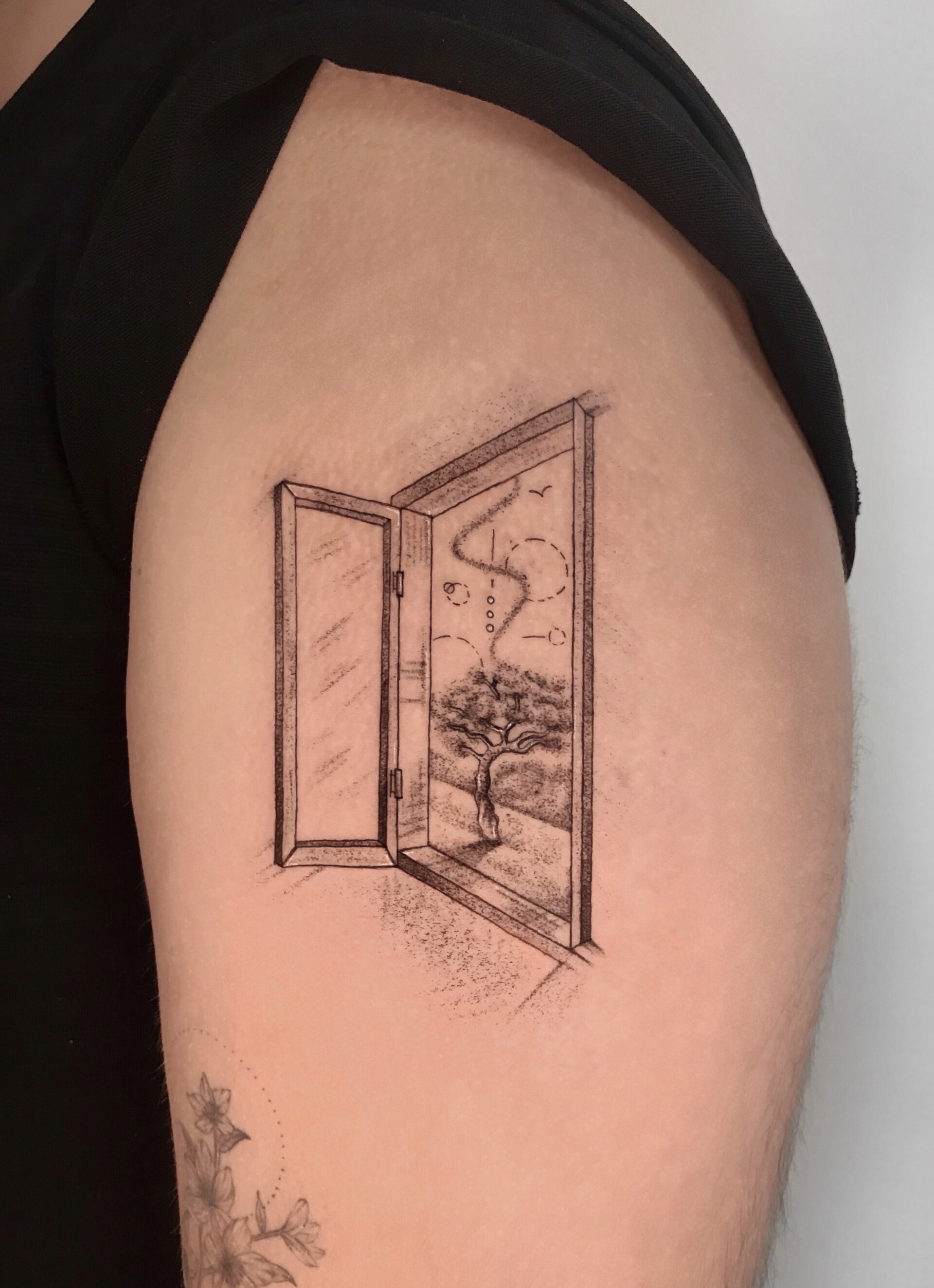 Tatuaje · Línea fina + sombras