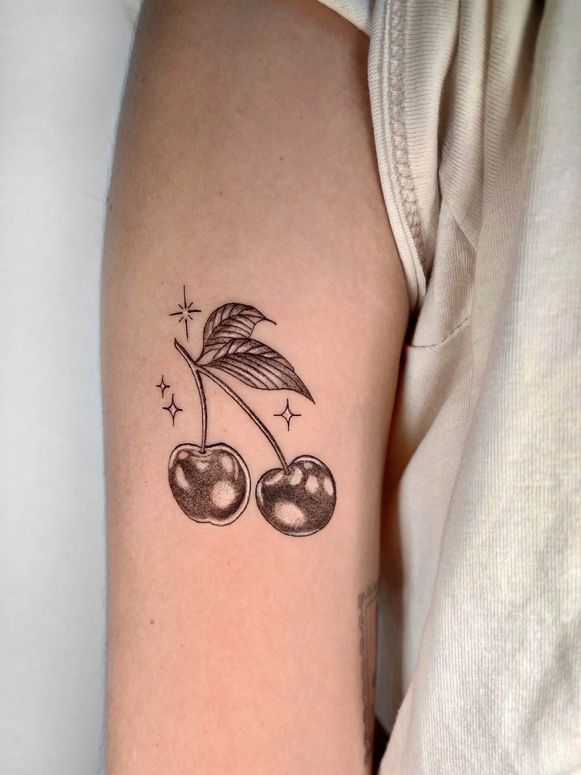 Tatuaje · Línea fina + sombras