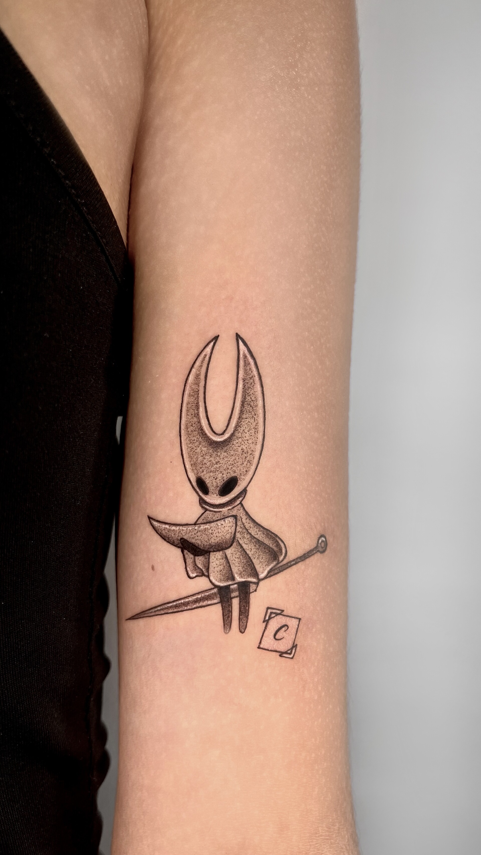 Tatuaje · Línea fina + sombras
