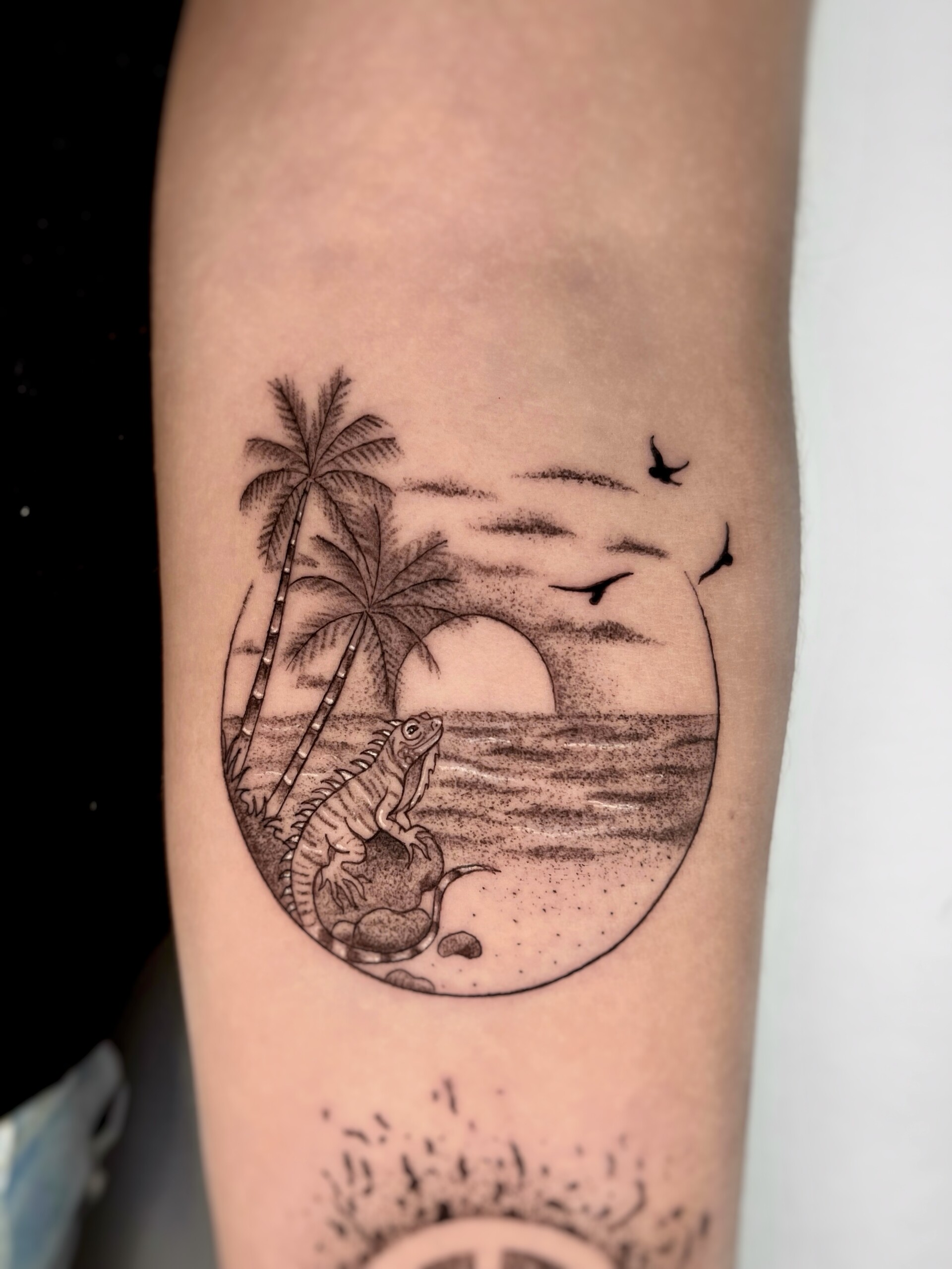 Tatuaje · Línea fina + sombras