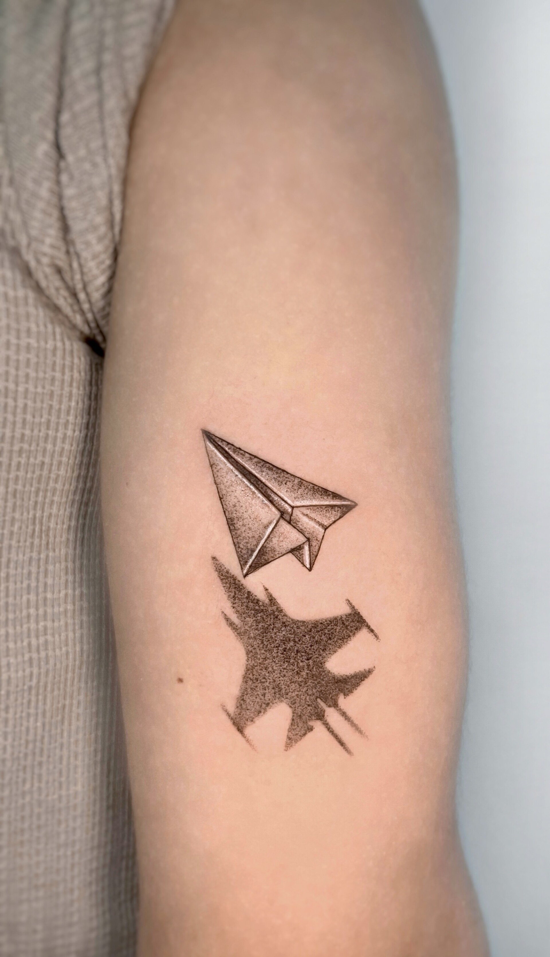 Tatuaje · Línea fina + sombras