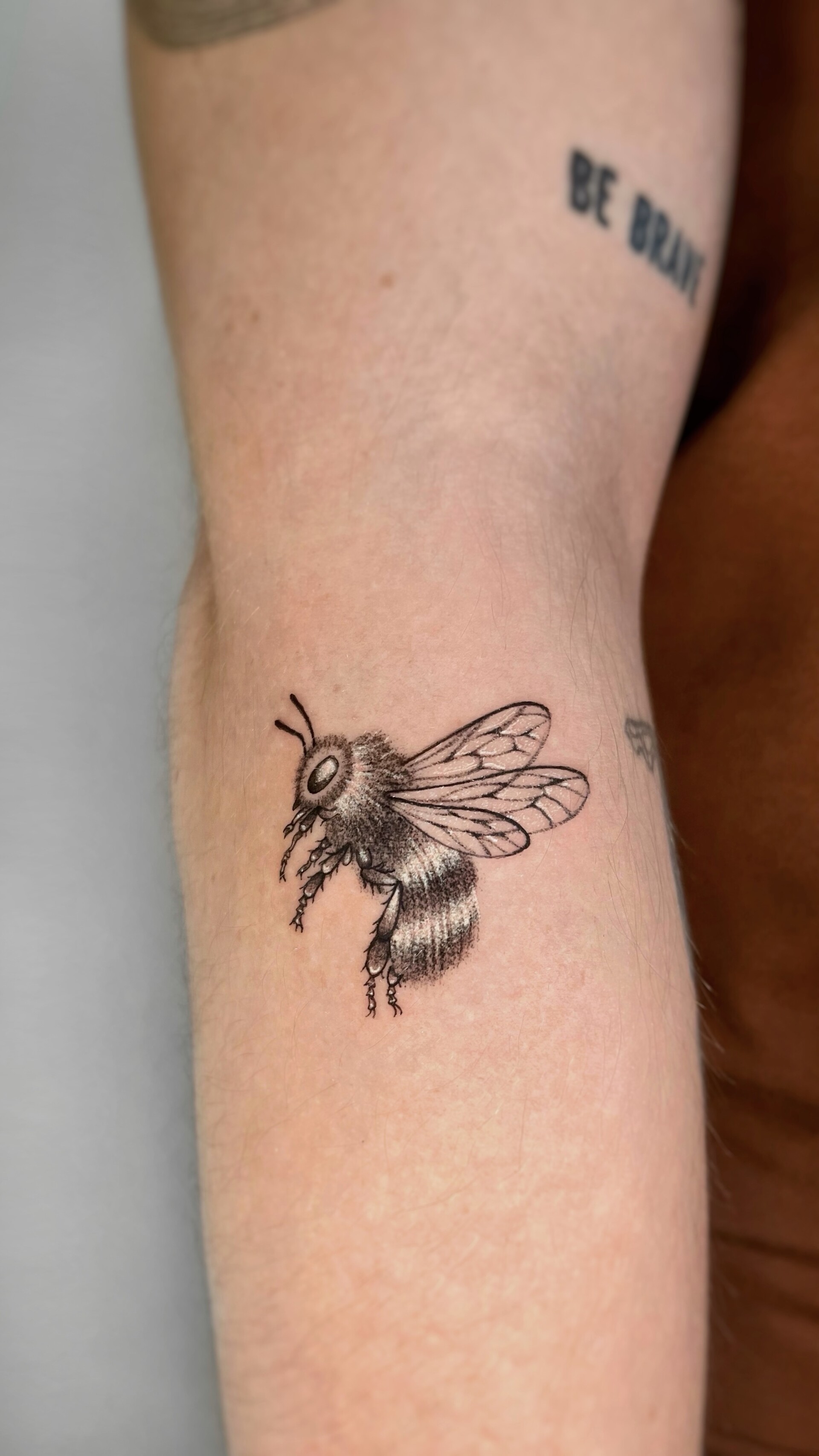 Tatuaje · Línea fina + sombras