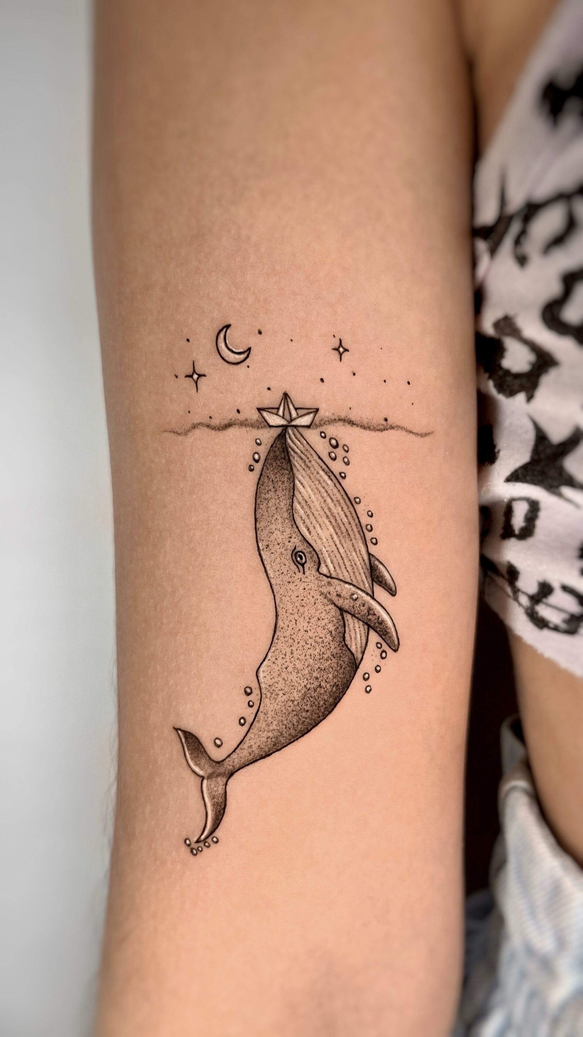 Tatuaje · Línea fina + sombras