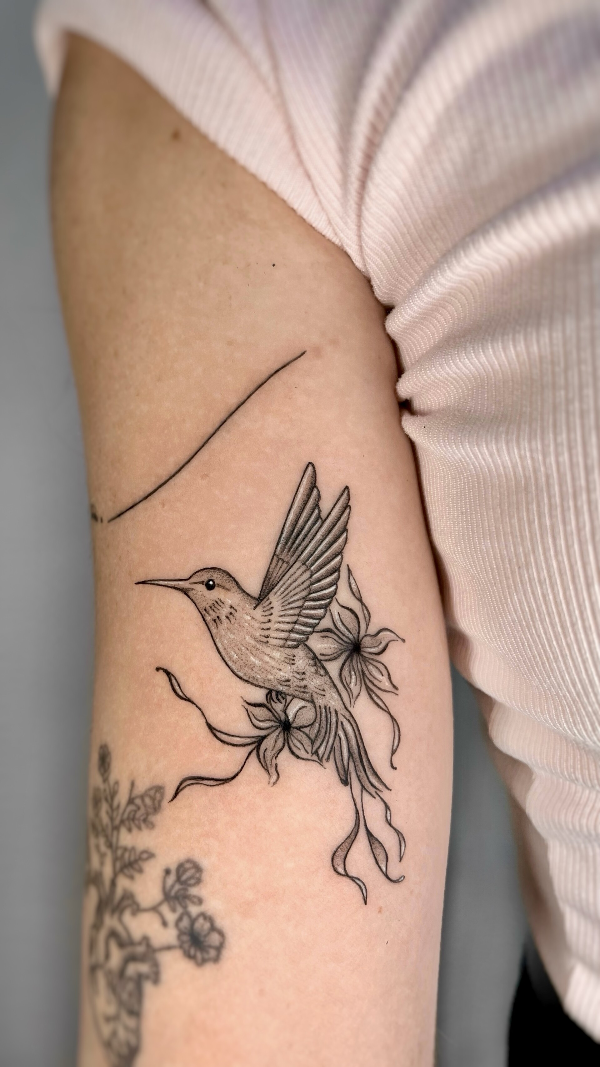 Tatuaje · Línea fina + sombras