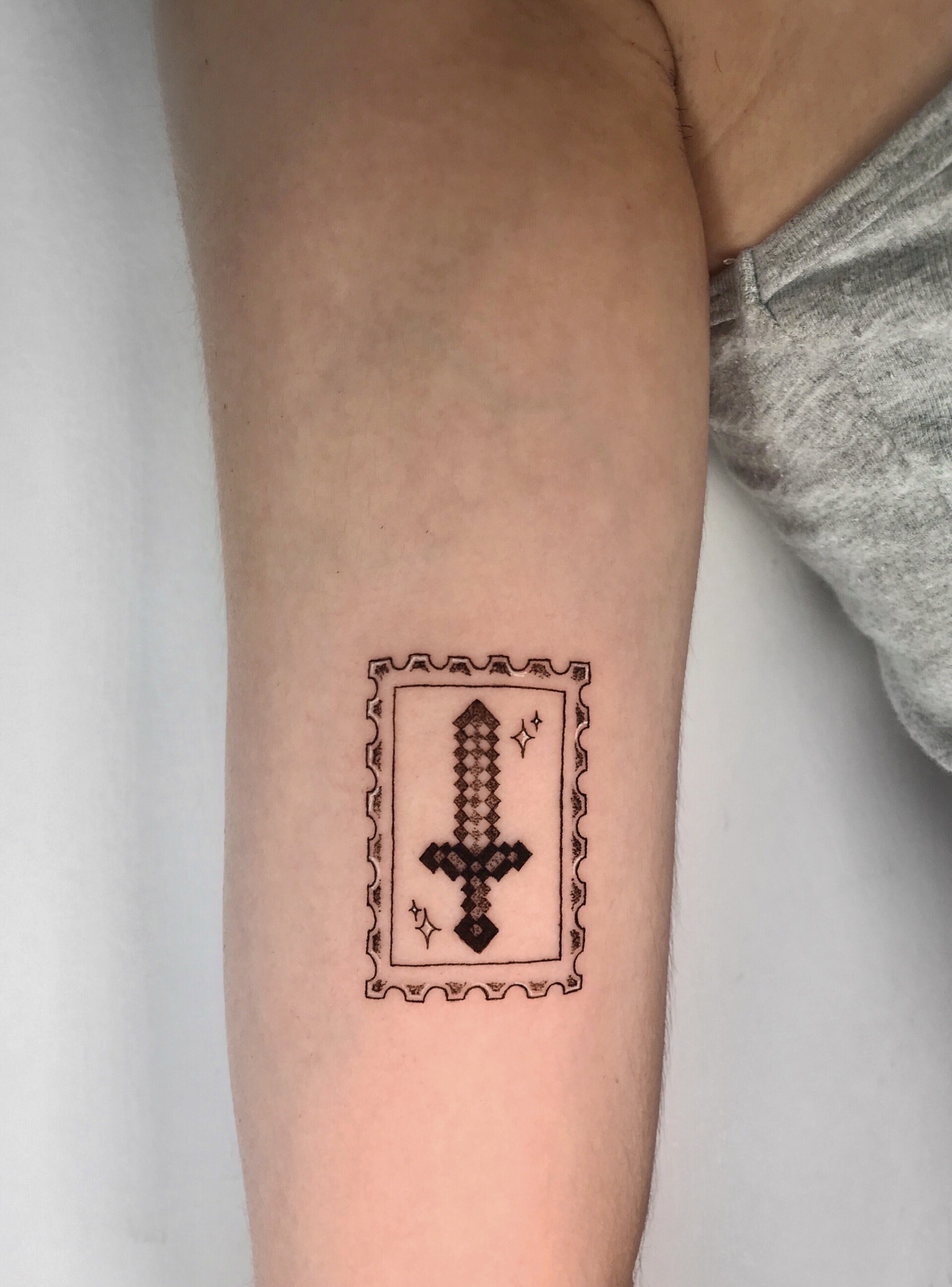 Tatuaje · Línea fina + sombras