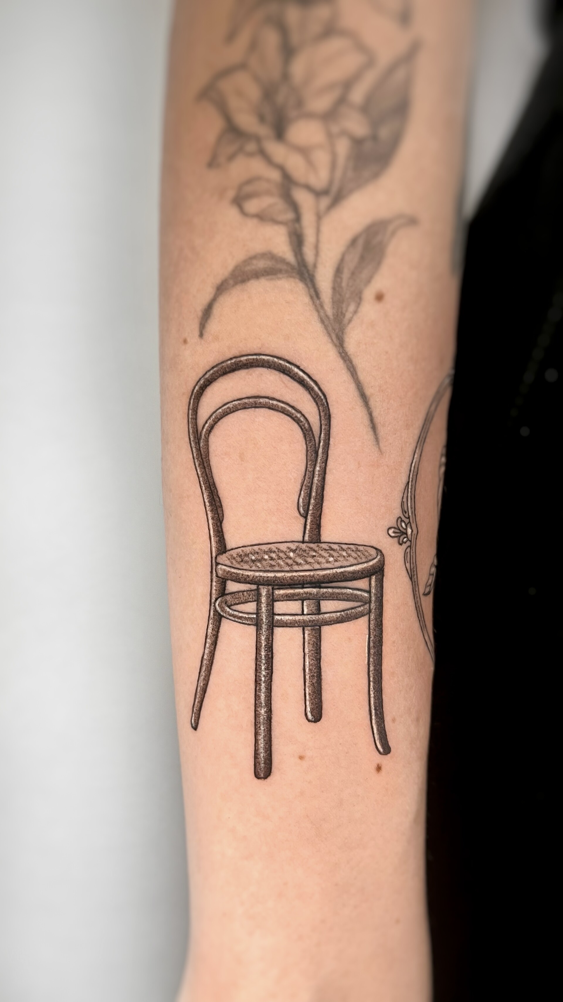 Tatuaje · Línea fina + sombras