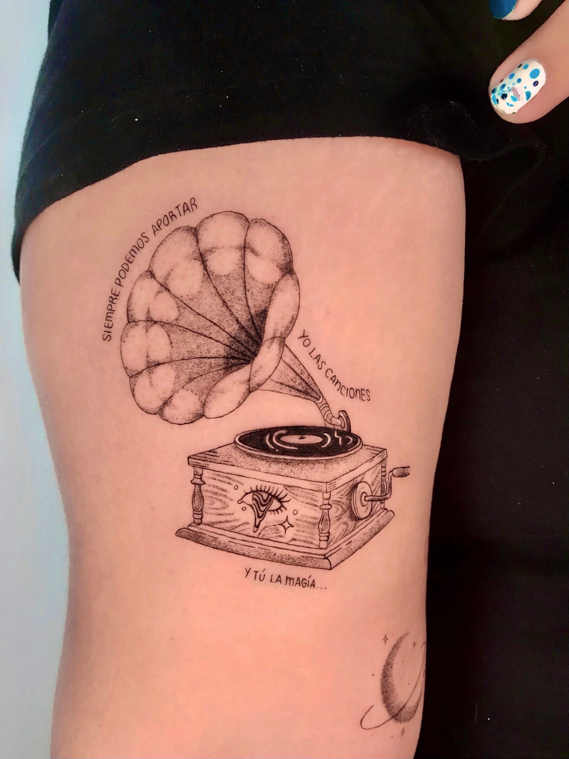 Tatuaje · Línea fina + sombras