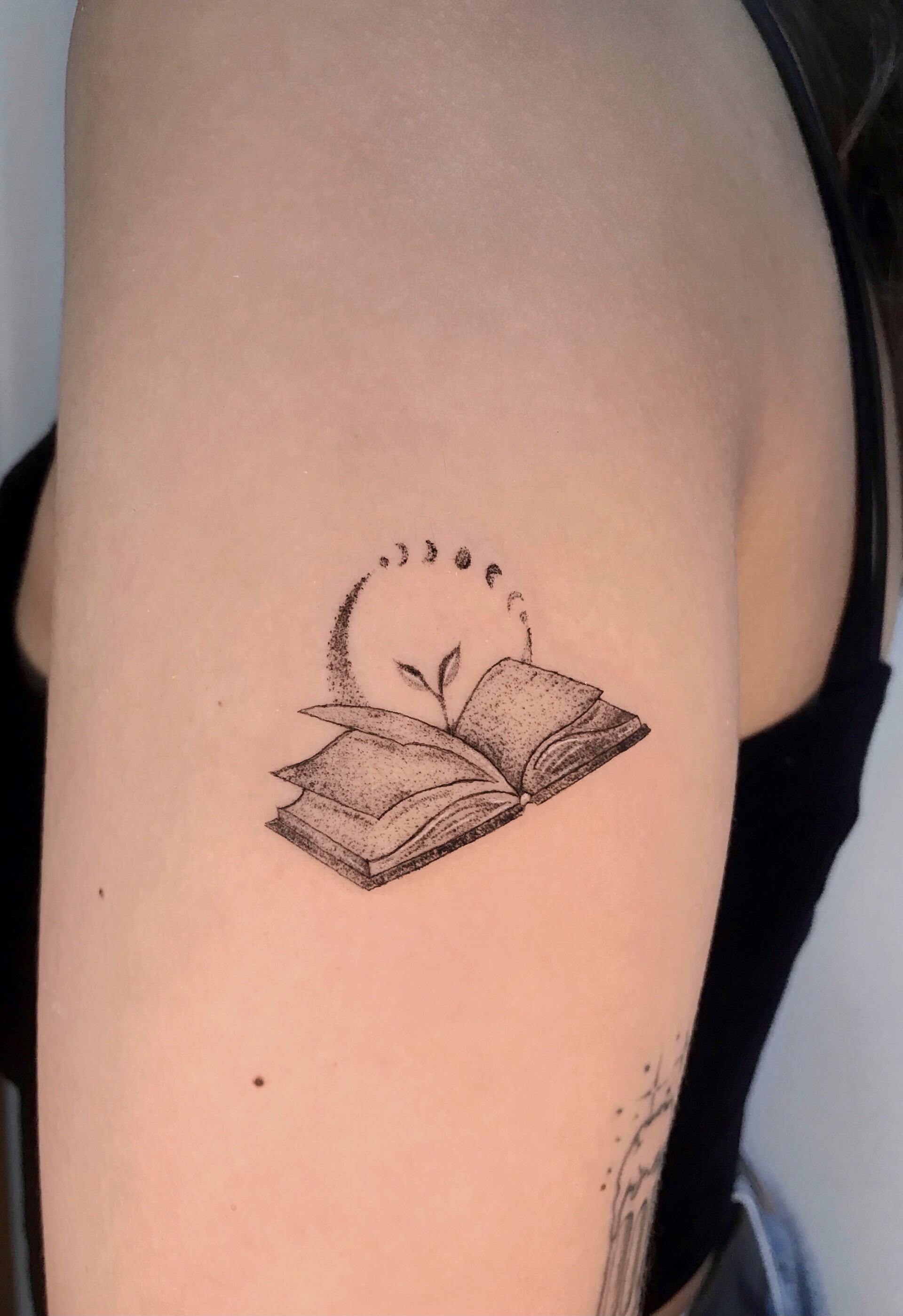 Tatuaje · Línea fina + sombras
